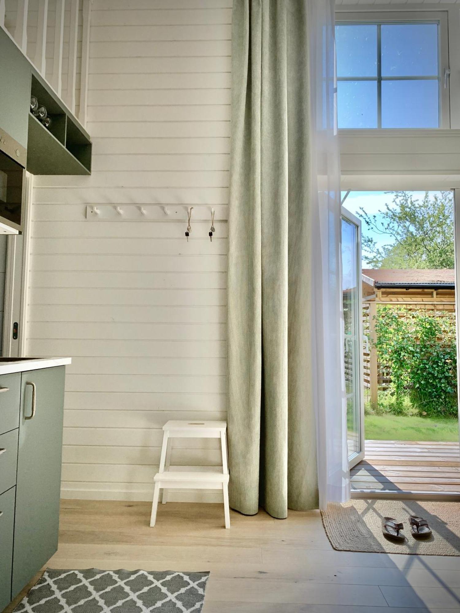 Strandnaera, Pergola, P-Plats I Hoellviken Luaran gambar