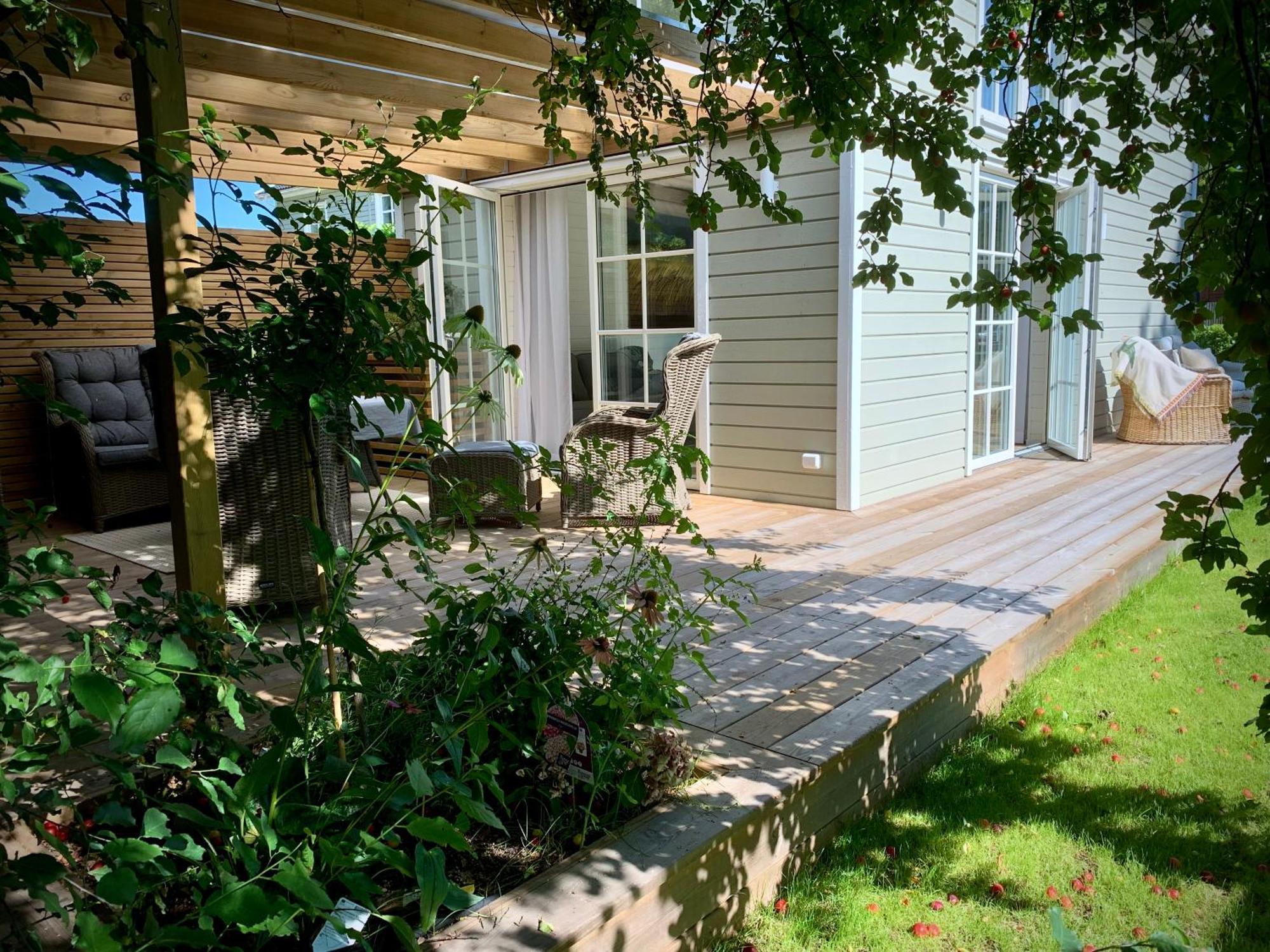 Strandnaera, Pergola, P-Plats I Hoellviken Luaran gambar
